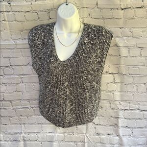Black / White Shaker Sweater Vest Woman’s size Medium